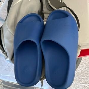 Yeezy slides size 8